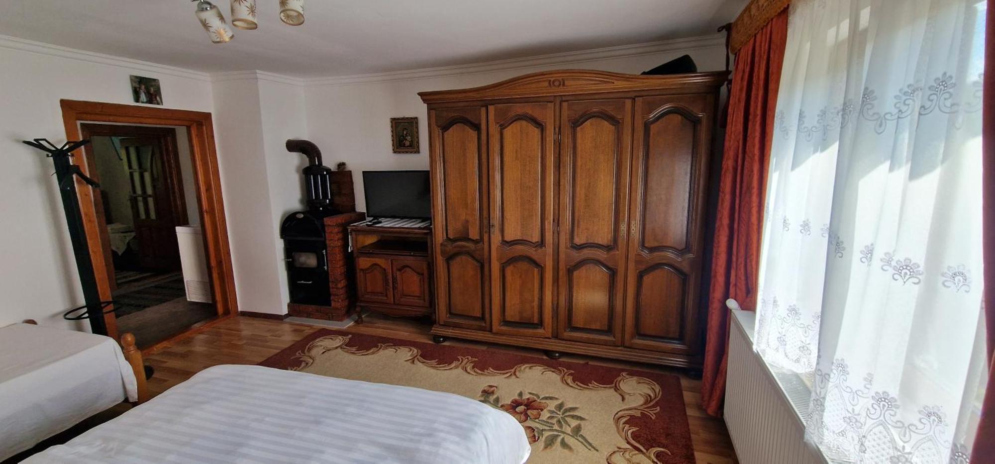 Hotel Casa Agroturistica Tarancuta Din Vatra Moldoviţei Exteriér fotografie